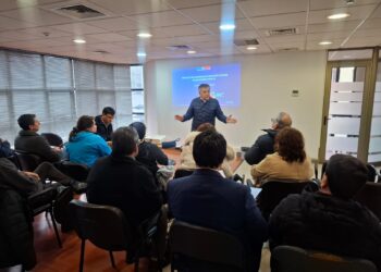 Directores de establecimientos municipales participaron en jornada informativa sobre la transición al servicio local de educación pública