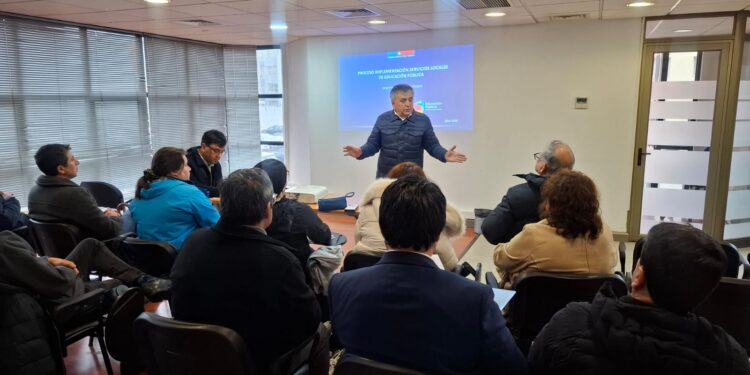 Directores de establecimientos municipales participaron en jornada informativa sobre la transición al servicio local de educación pública