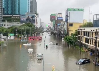 Bangkok declara estado de desastre en sus 50 distritos por graves inundaciones