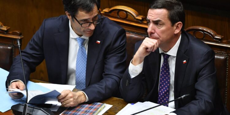 Fiscalía inicia investigación contra ministro Rabat y subsecretario Silva por presunta prevaricación administrativa