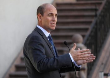 Arrau aborda casos de corrupción en Gendarmería y defiende las nuevas Reglas de Uso de la Fuerza