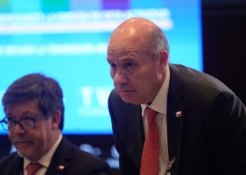 Quiroz presenta el Estado de la Hacienda Pública ante el Congreso: Crecimiento sería de un 0,7% en 2026