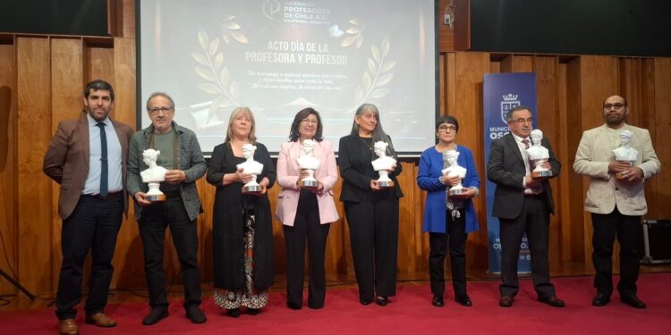 Alcalde Jaime Bertin destaca invaluable aporte de docentes en conmemoración del día del Profesor y Profesora