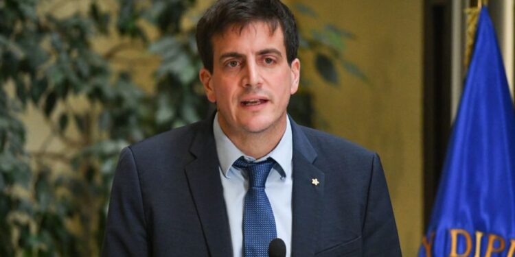 Schalper responde a condiciones del embajador Judd: “La grandilocuencia atenta contra la credibilidad”