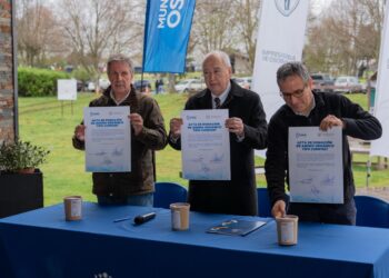 EMPRESAS FERIA DE OSORNO Y RILESUR DONARON MÁS DE 22 TONELADAS DE COMPOST PARA PLAZAS Y PARQUES DE LA CIUDAD