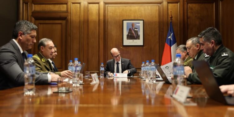 Ministro Arrau destaca presupuesto histórico para las policías y anticipa semana de alta demanda operativa